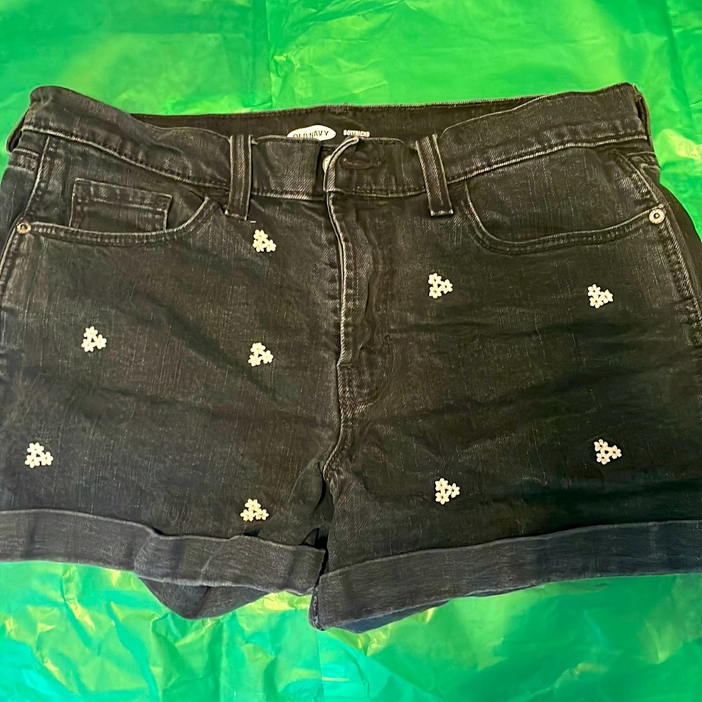 Denim shorts w/floral accent